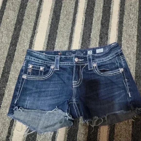 Miss Me Cutoff Bling shorts. Size 25 - Picture 4 of 8